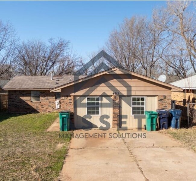 Building Photo - Charming 5 Bedroom House