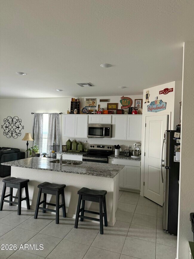 Foto del edificio - 24106 W Pecan Rd