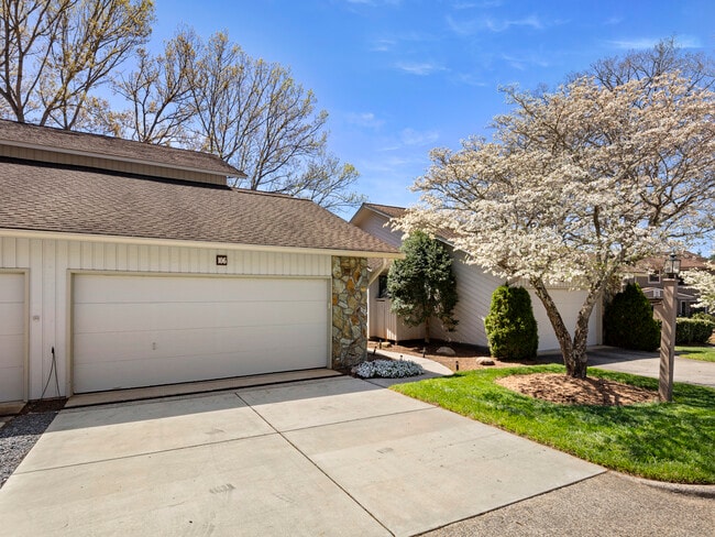 Building Photo - 106 Clubwood Ct