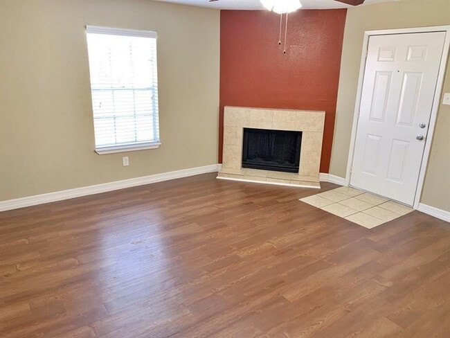 Building Photo - 7589 Fallbrook Dr