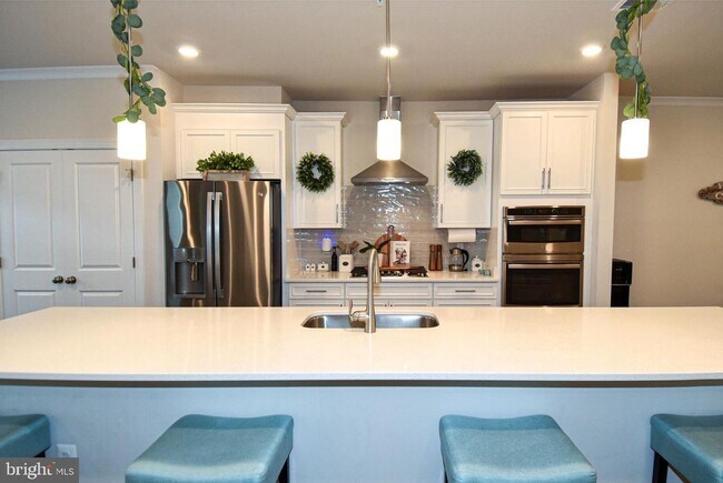 Foto del edificio - Location!! Like-New!! Convenience!!