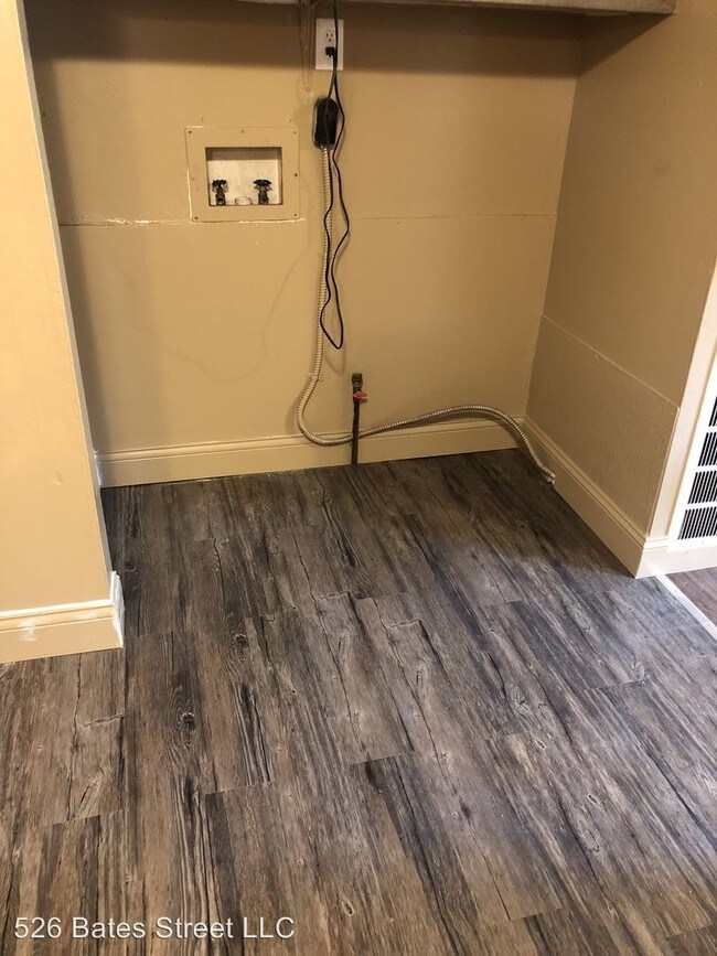 Foto del edificio - 526 Bates St