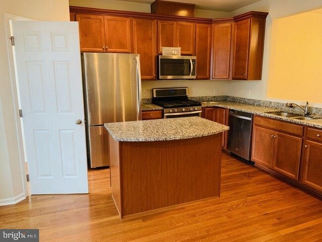 Building Photo - 114 Admiral Ln