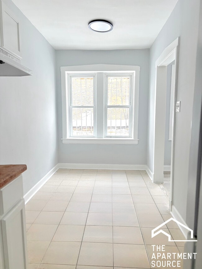 Building Photo - 6226 S Western Ave