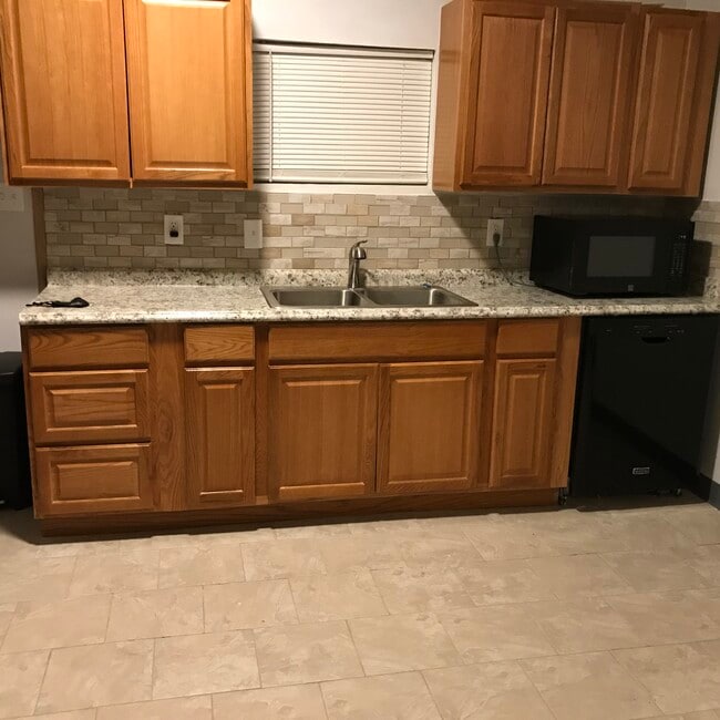 Building Photo - 1476 E 114th St