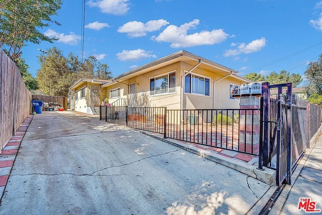 Foto principal - 4553 Huntington Dr N