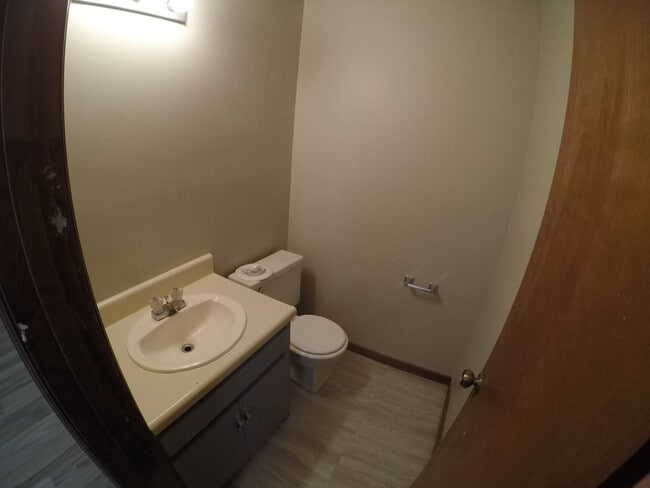 Half Bath in Master Bedroom - 1536 E Blackstock Rd