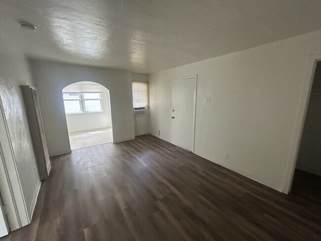 Foto del edificio - 1340 N Linden Ave
