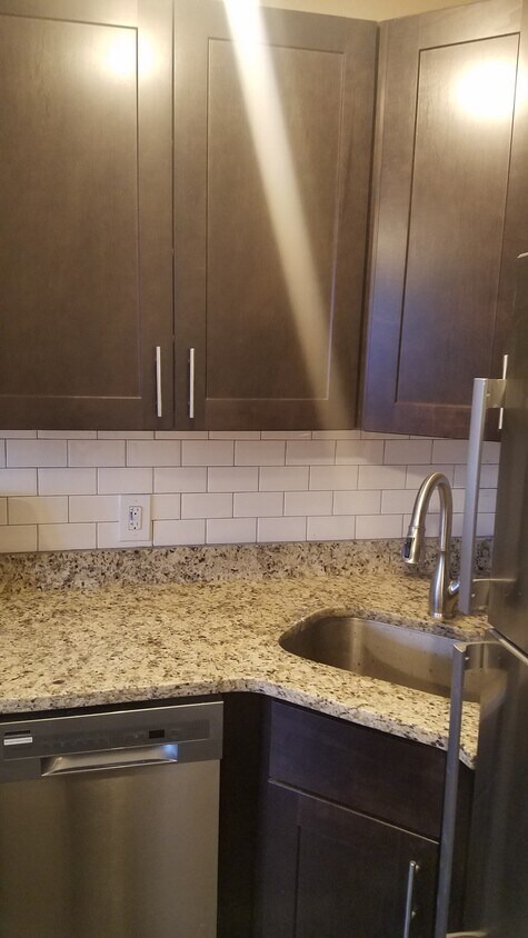Primary Photo - 102 Corbin Ave