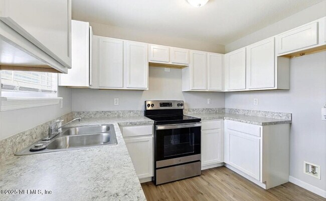 Building Photo - 1428 Barnett St