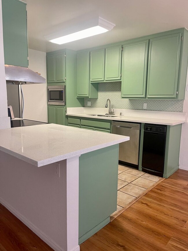 Building Photo - Beautiful 2BR, 2B Condo in Collwood Meadows