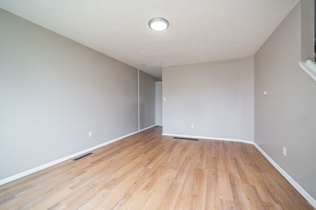 Building Photo - 1401 Lockbourne Rd