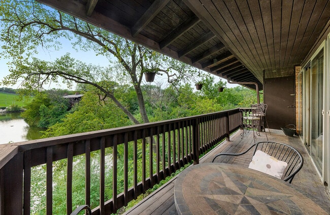 Building Photo - 5539 E Lake Dr