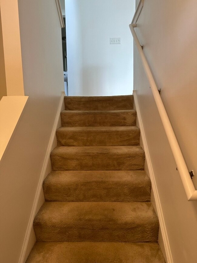 Building Photo - 1242 Evergreen Ave