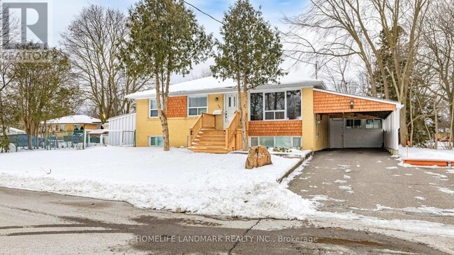 Building Photo - 424 Bonita Crescent