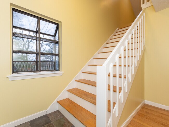 Building Photo - 27 Trailside Way