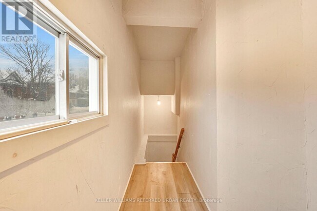 Photo du bâtiment - 66 Dunlop St W