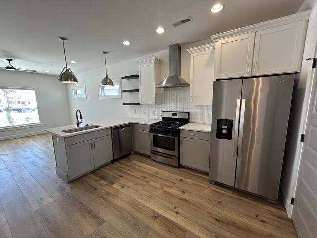 Foto del edificio - 2BD 2BA 3 STORY TOWNHOME FOR RENT