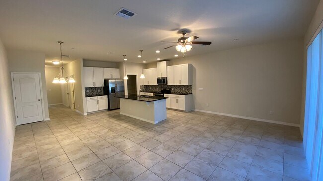 Building Photo - 3/2.5 Town Home in Winter Park - Priced to...