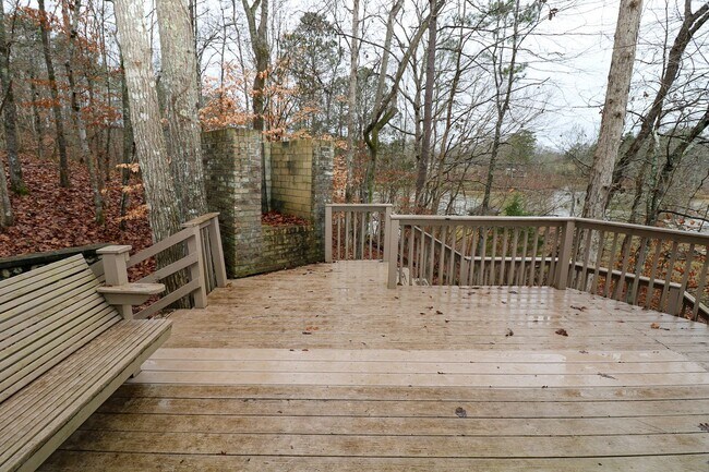 Building Photo - One Bedroom Apartment with Lake Access