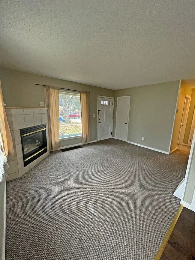 Foto del edificio - Three Bedroom Two Bath in North East Ann A...