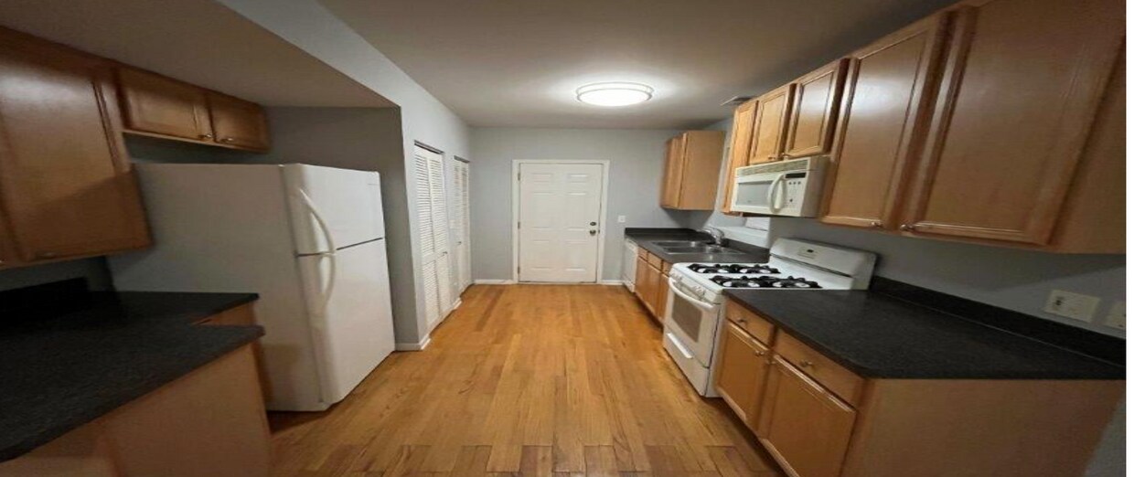 2314 W Rosemont Ave Unit 2r, Chicago, IL 60659 Condo for Rent in