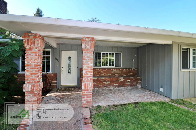 Building Photo - 3180 Wilshire Dr