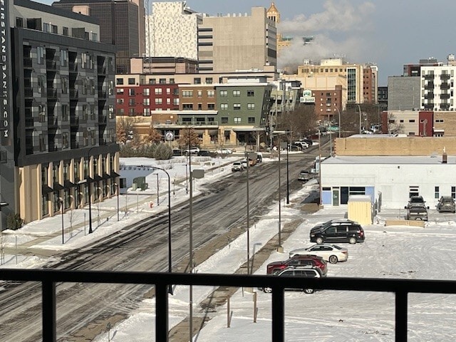 Vista de la sala de estar - 728 1st Ave SW