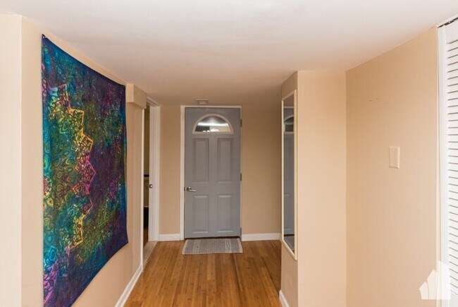 Building Photo - 5454 N Ashland Ave