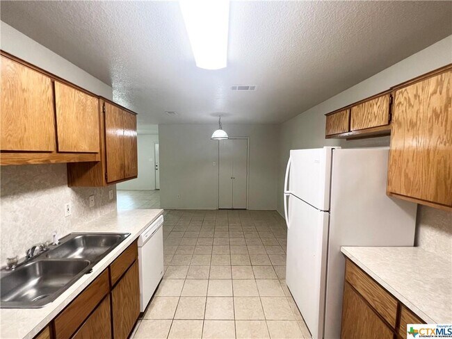 Building Photo - 2709 Lucille Dr