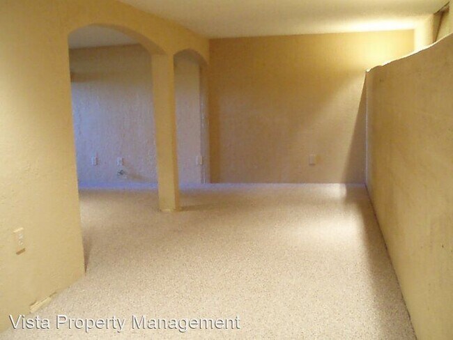 Building Photo - 3 br, 1 bath House - 414 E Division Ln