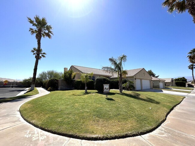 Building Photo - AVAILABLE NOW!! 4 Bedroom 3 Bathroom Home ...