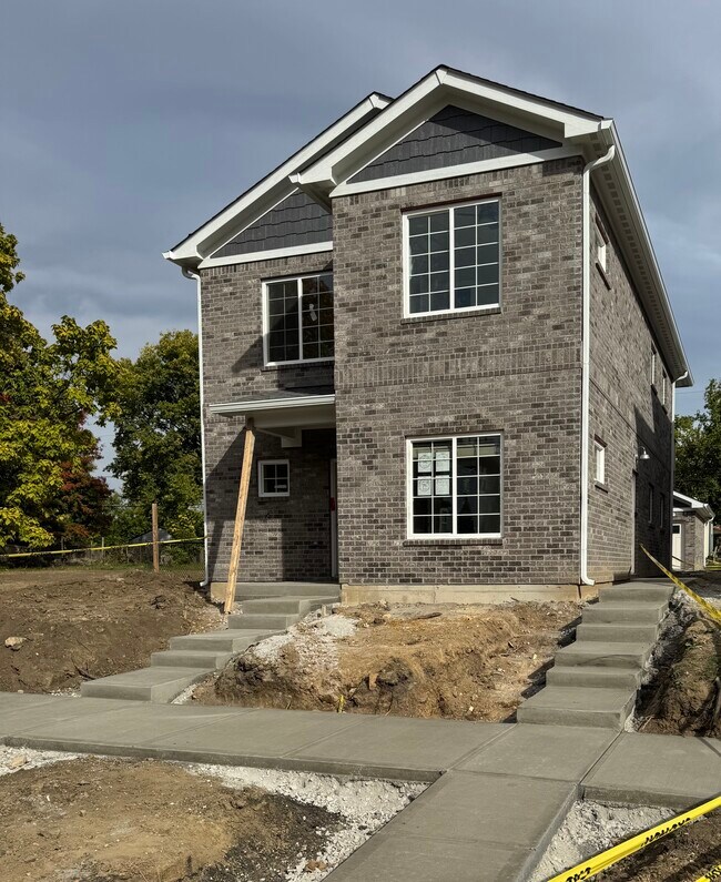 Building Photo - 227 N Hamilton Ave