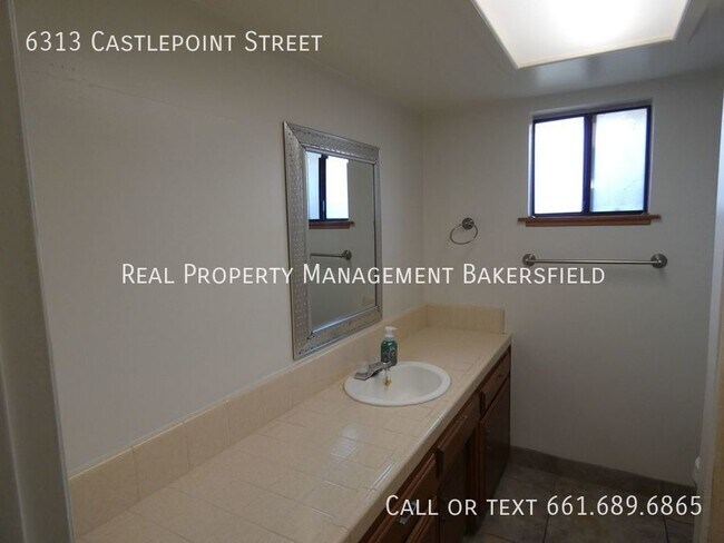 Building Photo - 6313 Castlepoint St