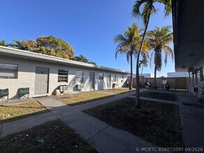 Building Photo - 825 NW 10th Terrace