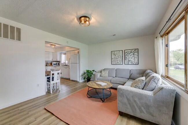 Building Photo - 1223 Ringwalt Dr