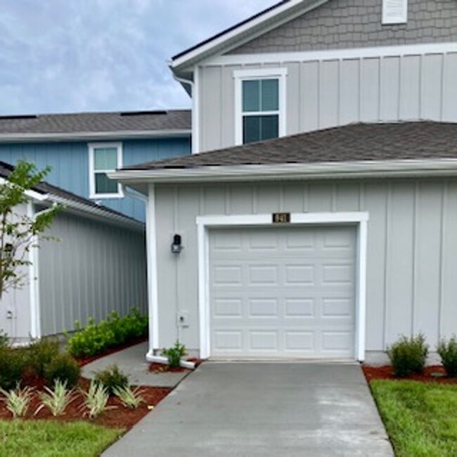 Building Photo - Beautiful 2 Story 3 Bed 2 1/2 Bath Home Fo...