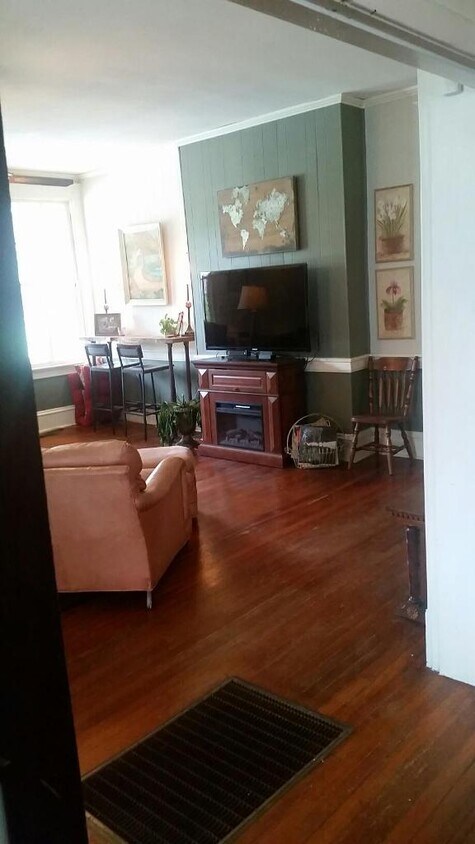 Primary Photo - 421 E. 9th Street