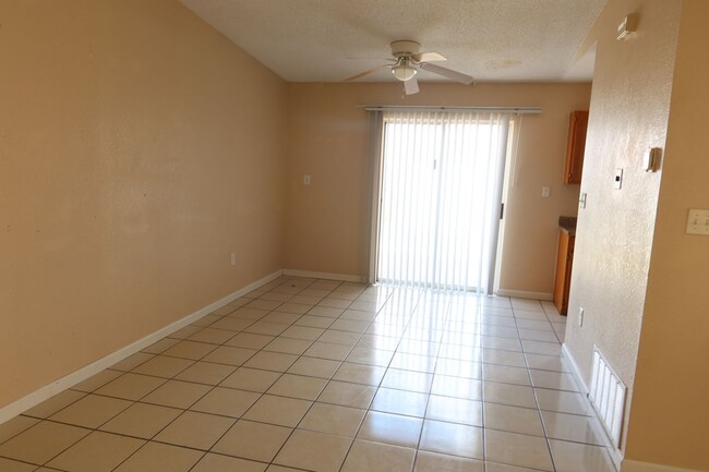 Building Photo - 10274 VALLE DEL SOL