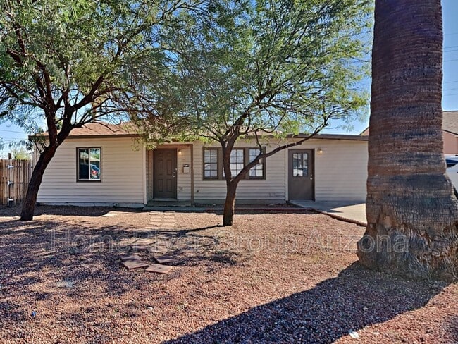 Building Photo - 2525 W Luke Ave