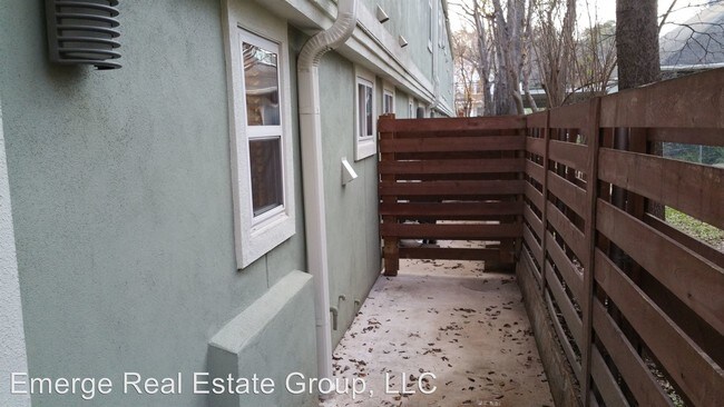 Building Photo - 609 Blanco St