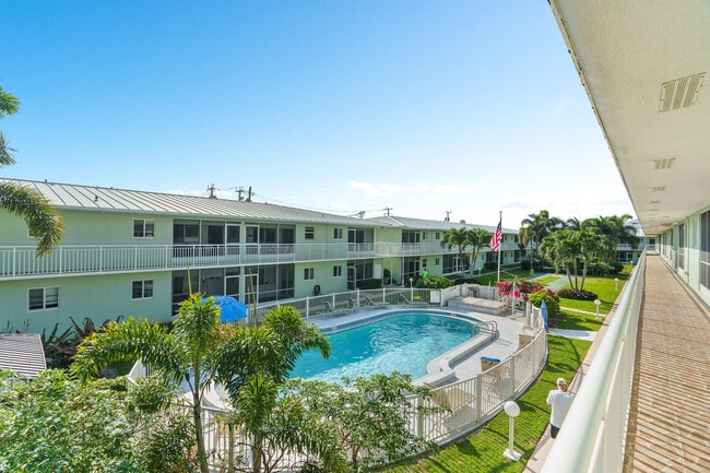 Foto del edificio - 2100 NE 38th St