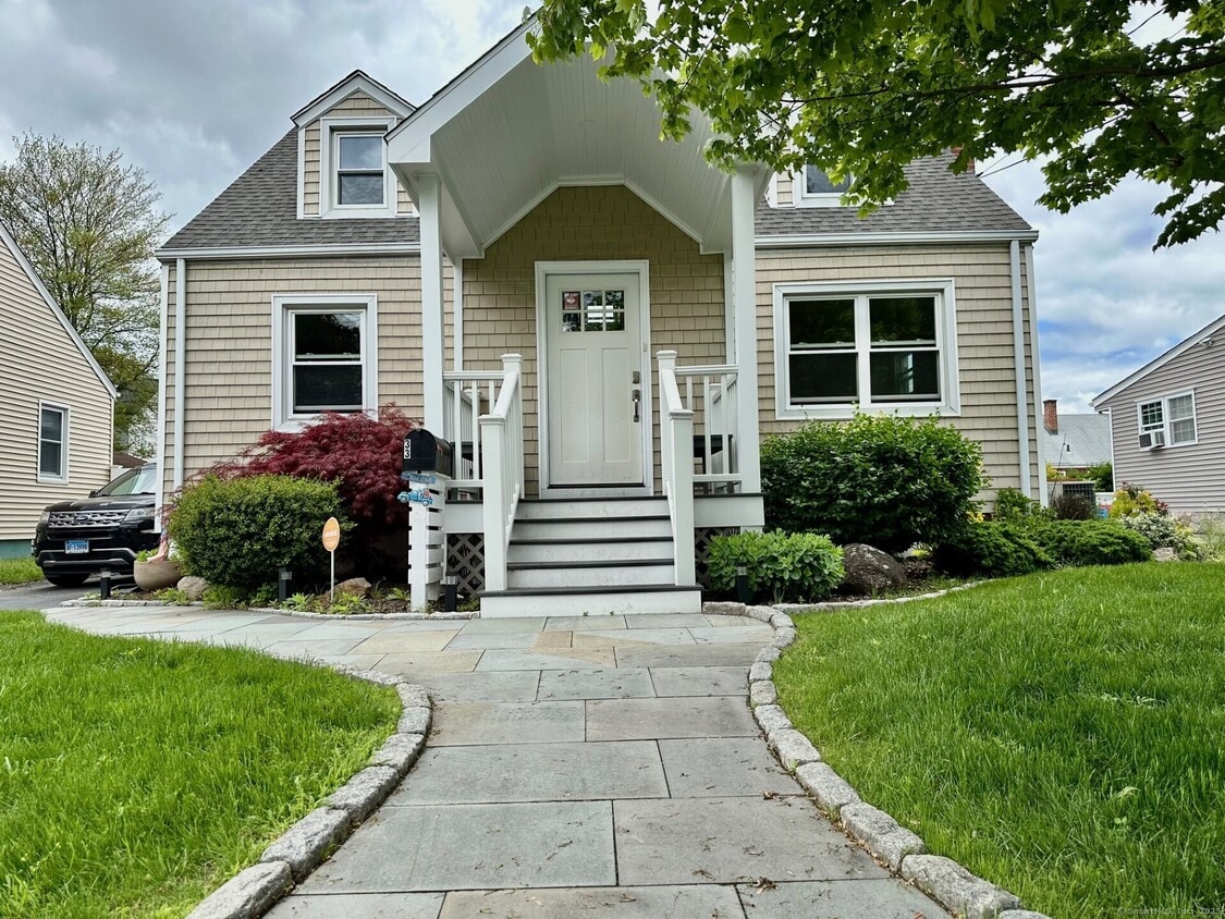 Primary Photo - 33 Emerson St