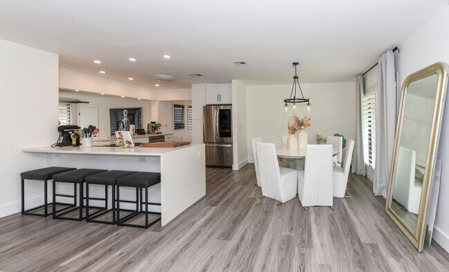 Foto del edificio - 700 SW 4th St