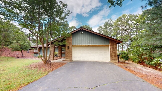 Building Photo - Cottage Style Home in Pinehurst $500 OFF 1...