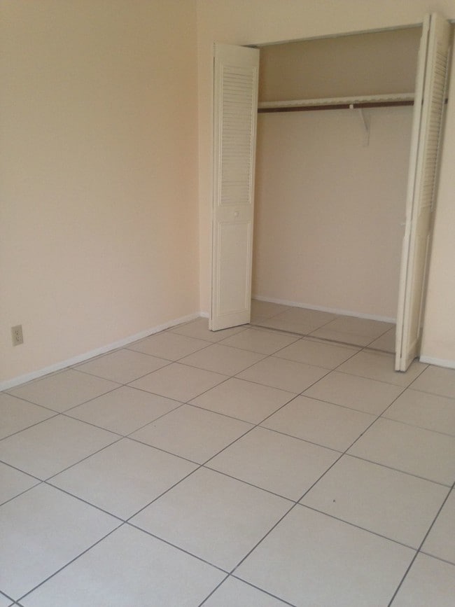 Foto del edificio - 230 NE 40th St