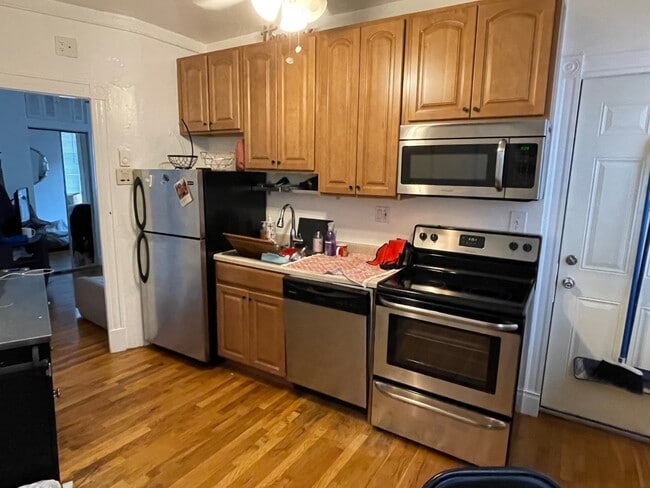 Building Photo - 16 Charter St