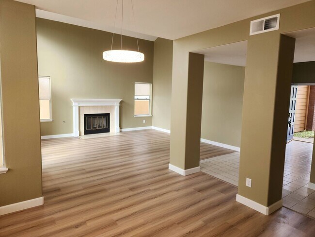 Building Photo - Carmel Valley 4 Bedroom House