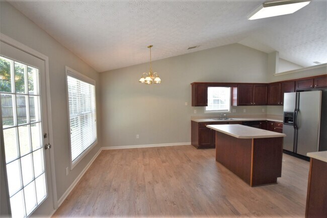 Building Photo - 425 Ballyshannon Dr