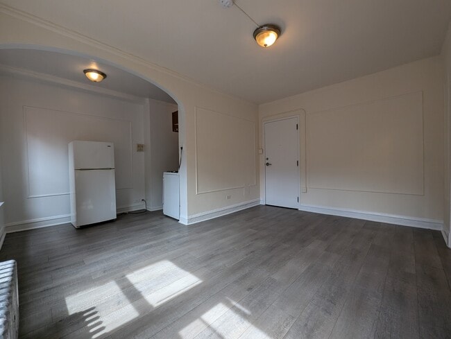 Building Photo - 5425 N Kenmore Ave